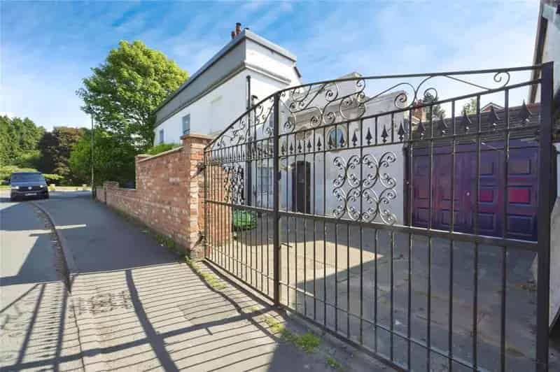 6 Bedroom Detached House for Sale in South Yardley