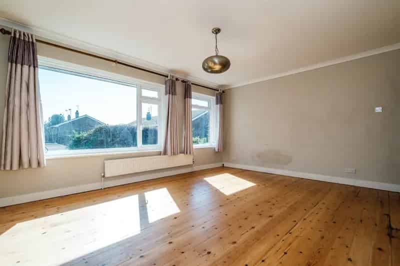 Two-Bedroom Apartment with Double Garage Shoreham