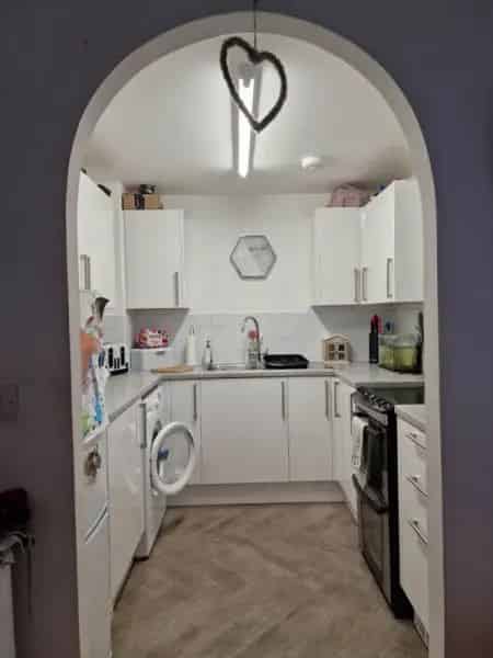 Large 2 Bed Ground Floor Flat Near Train Station and Parks