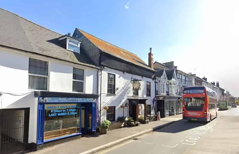Town Centre Pub with Letting Rooms - New Lease Available