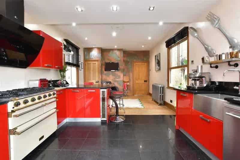 4 Bedroom Semi-Detached Victorian House for Sale