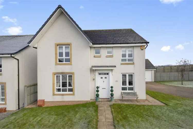 4 Bed House - Detached with 2 Reception Rooms