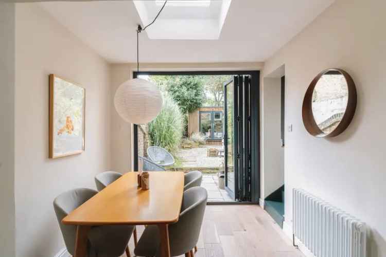 One Bedroom Garden Apartment Peckham - Stylish Home with Private Garden and Studio