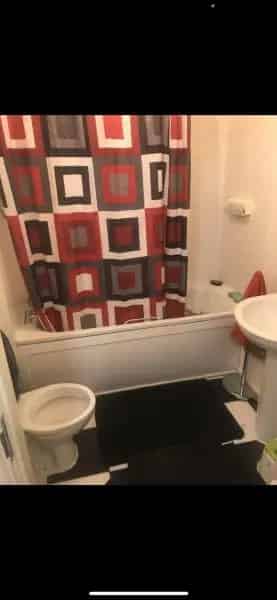 13 Year Old Flat Near Schools and Amenities