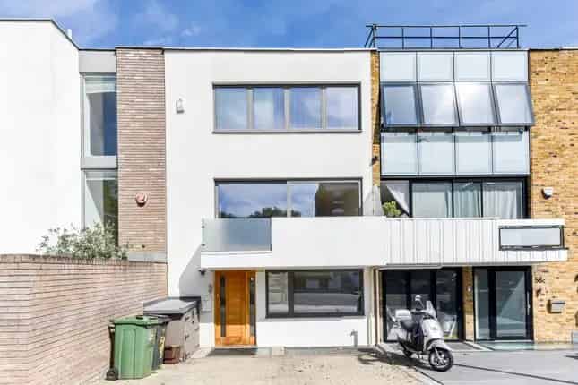 Townhouse for Sale in Primrose Hill NW3