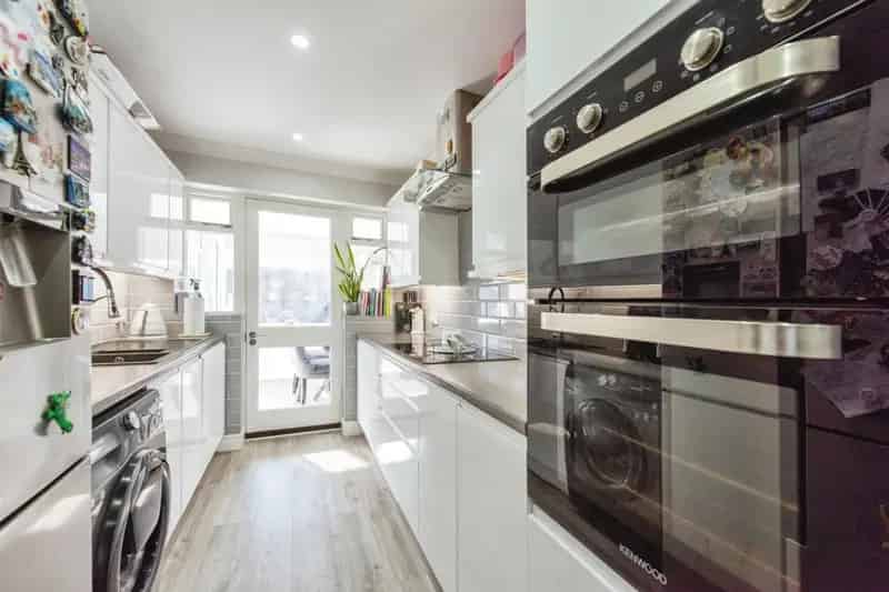 3 Bed Semi-Detached House with Conservatory and Summer House