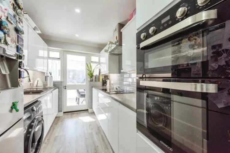 3 Bed Semi-Detached House with Conservatory and Summer House