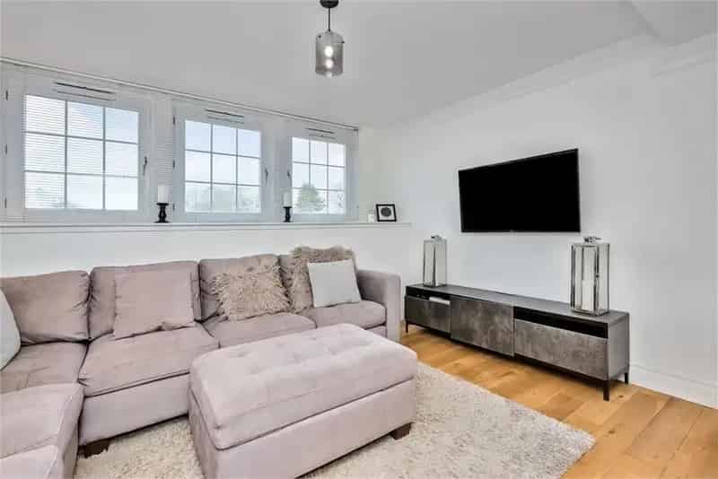 1 Bed Flat Kirkcaldy - Spacious & Sunny B-Listed Conversion