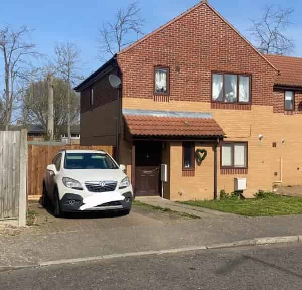 Large 3 Bedroom Semi Detached House Near Amenities