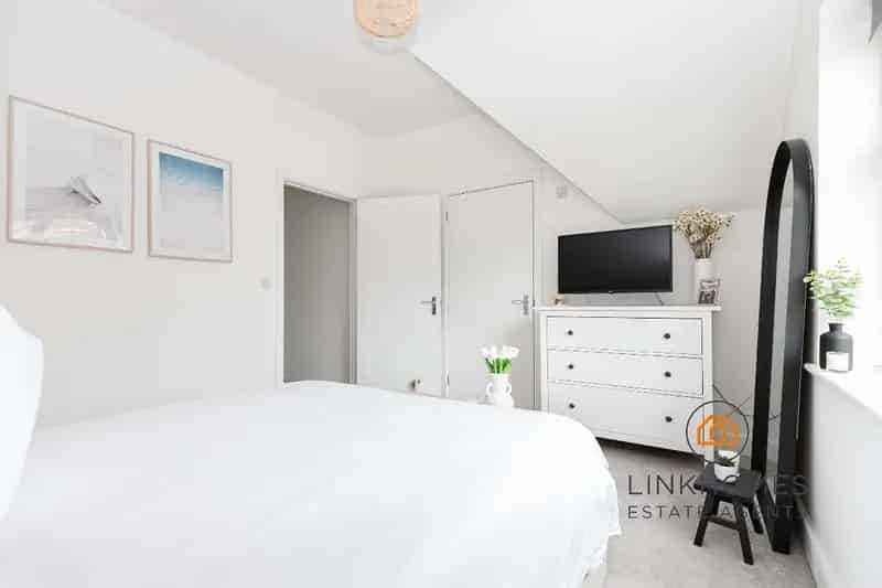 2 Bed 2 Bath Apartment for Sale BH8 - Perfect First Time Buy