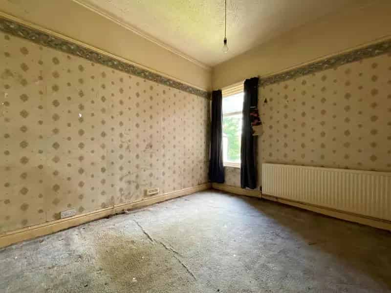 4 Bed Semi-Detached House For Sale - Modernisation Needed