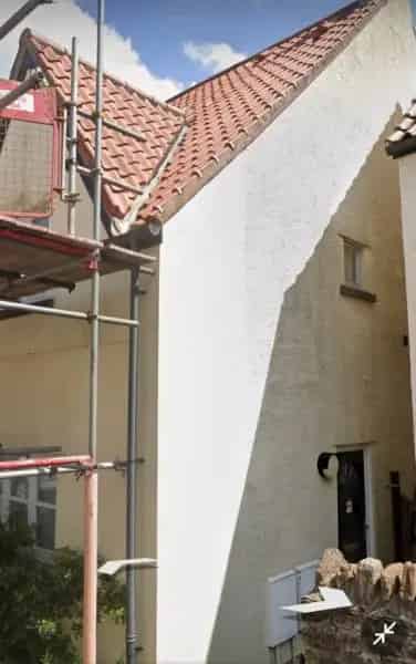 Beautiful 3 Story Townhouse Close to Town and Shops