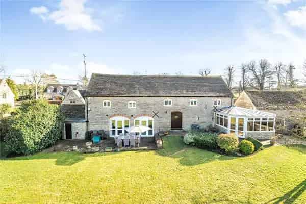 Stone Barn Conversion 5 Bedrooms 1.5 Acres Northamptonshire