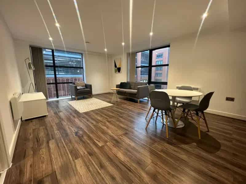 2 Bed Apartment Jewellery Quarter Birmingham Parking Gym Concierge No Upward Chain