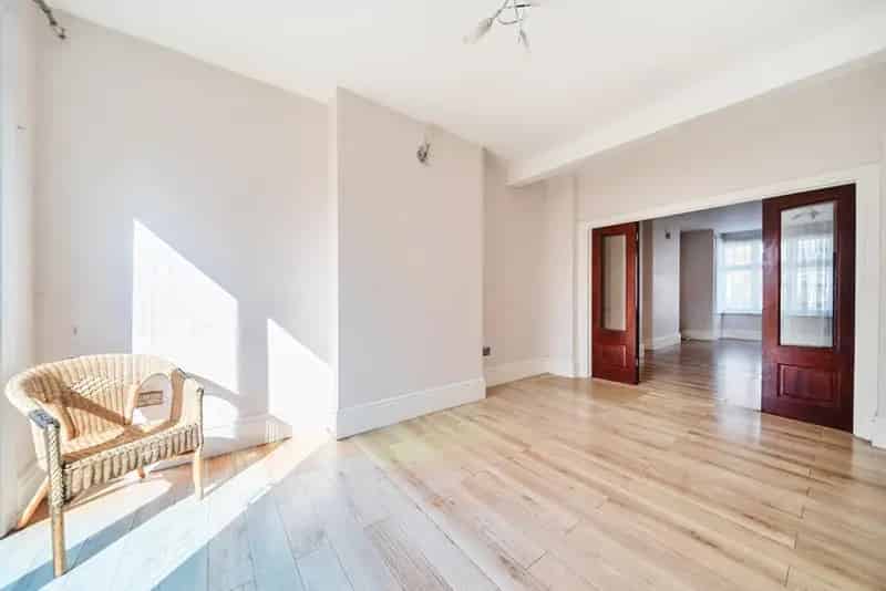 Spacious 4-Bedroom Edwardian House For Sale