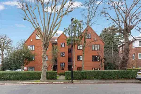 Spacious 3-Double Bedroom Apartment  London W5