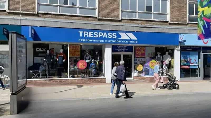Hemel Hempstead Lock Up Shop New Lease Available Prime Location