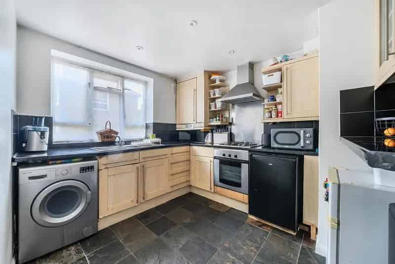 Two Bedroom Flat near Wandsworth Common Station