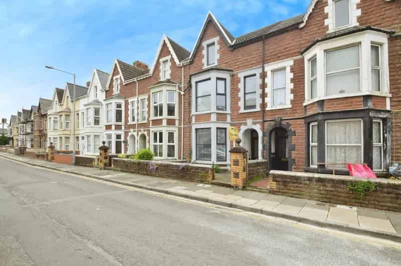 2 Bedroom Ground Floor Apartment Near Porthcawl Seafront