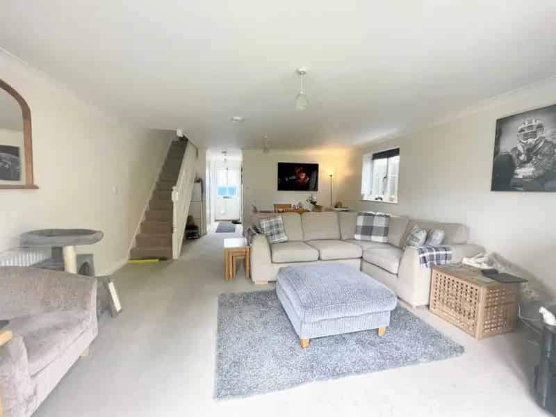 3 Bedroom Detached House to Rent