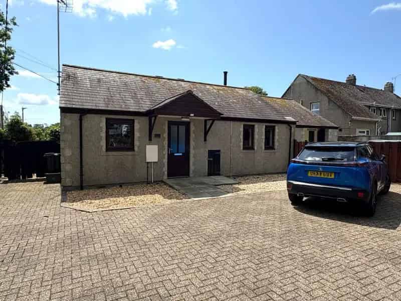 2 Bedroom Bungalow To Rent