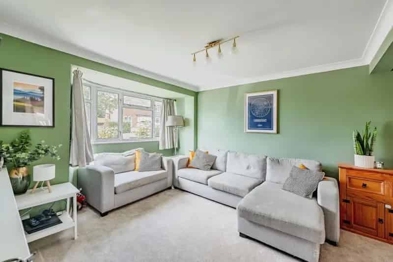 Spacious Family Home Near Schools and Transport Links