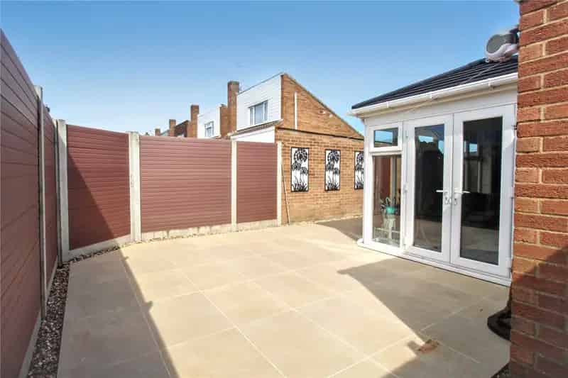 2 Bedroom Bungalow Hellesdon Extended Renovated Garden Garage
