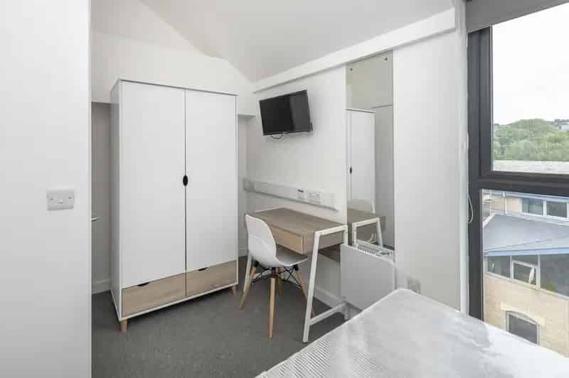 2 Bedroom Flat to Rent for Young Professionals and Students