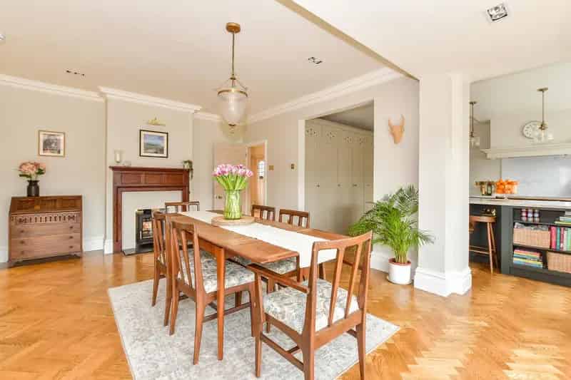 4 Bedroom Detached House for Sale Oakfield Court Road Tunbridge Wells