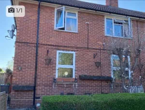 Large 1 Bed Maisonette Private Garden Near Shops Transport Hospital