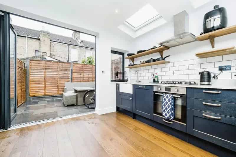Three Double Bedroom Period Property Stratford