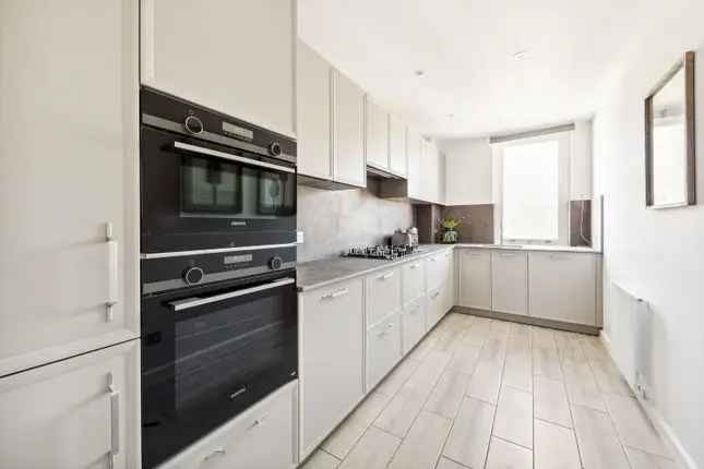 Flat to rent in Ebury Street, Belgravia, London SW1W