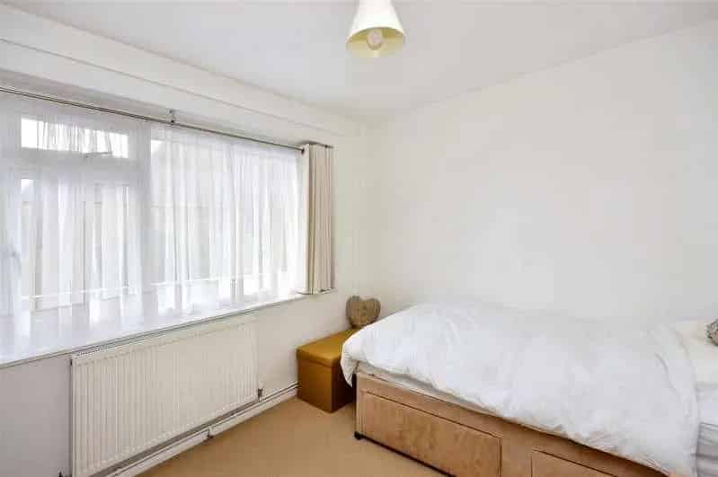 2 Bed Top Floor Apartment Eastbourne Town Centre