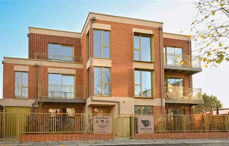 3 Bedroom Apartment Wimbledon Central London