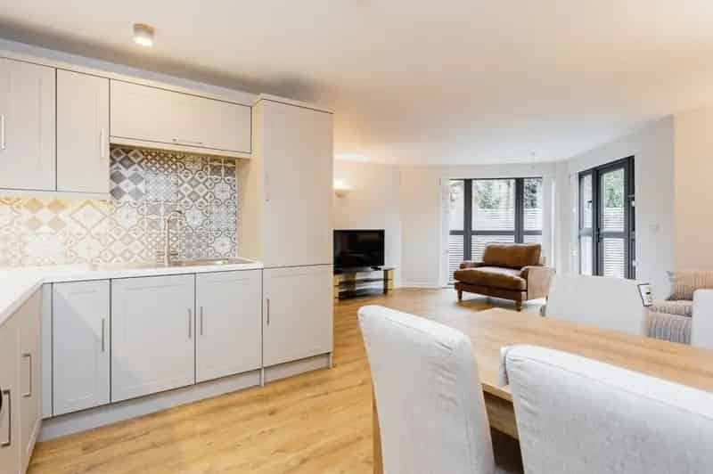 Ground Floor Apartment with Private Garden in Central Burgess Hill