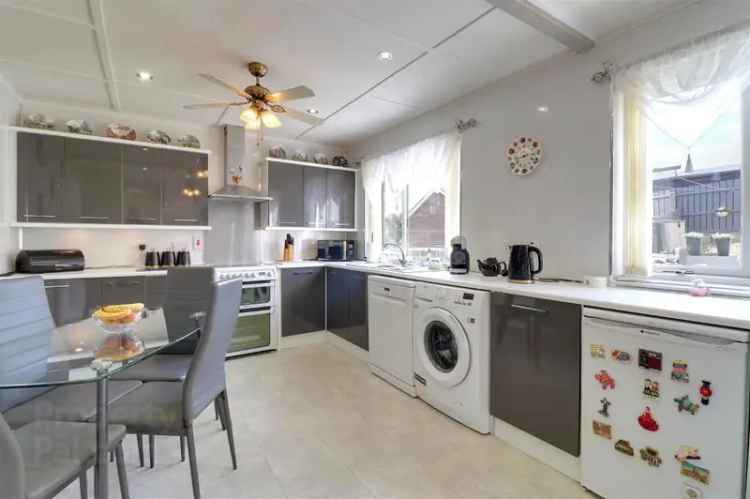 3 Bedroom Mid Terraced House For Sale