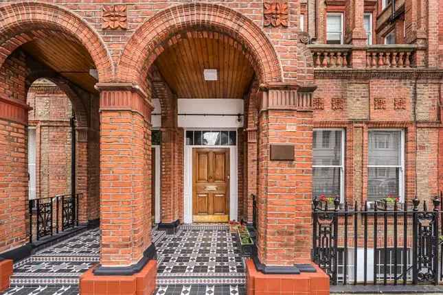 Flat to rent in Courtfield Road, South Kensington SW7