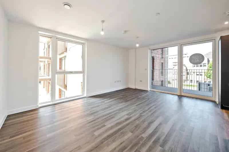 2-Bed Apartment Maidenhead - Terrace, Modern Kitchen, En-Suite
