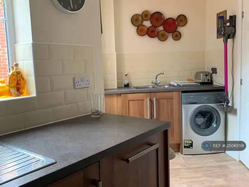 4 bedroom semi-detached house