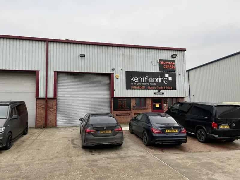 Cliffe Court Unit 8: Modern Industrial Unit with Mezzanine