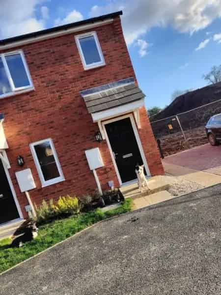One Bedroom Pet-Friendly Maisonette with Garden and Parking