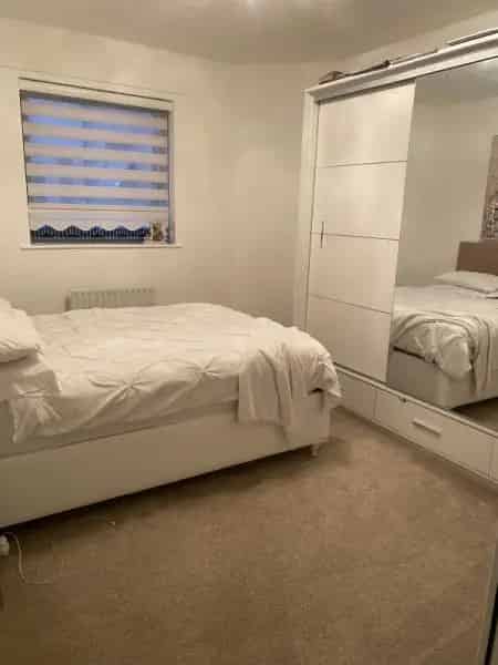 2 Bedroom Ground Floor Flat Leytonstone London Newly Refurbished Garden Car Park