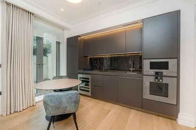 Luxury 1-Bedroom Flat to Rent in Regents Crescent, Marylebone