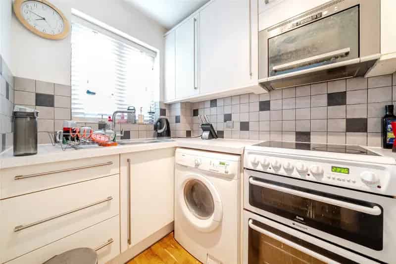 1 Bedroom House for Sale with Private Garage and Communal Gardens