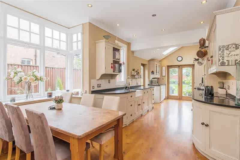 4 Bedroom Semi-Detached House Earlsdon