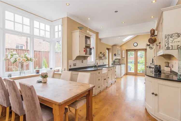 4 Bedroom Semi-Detached House Earlsdon