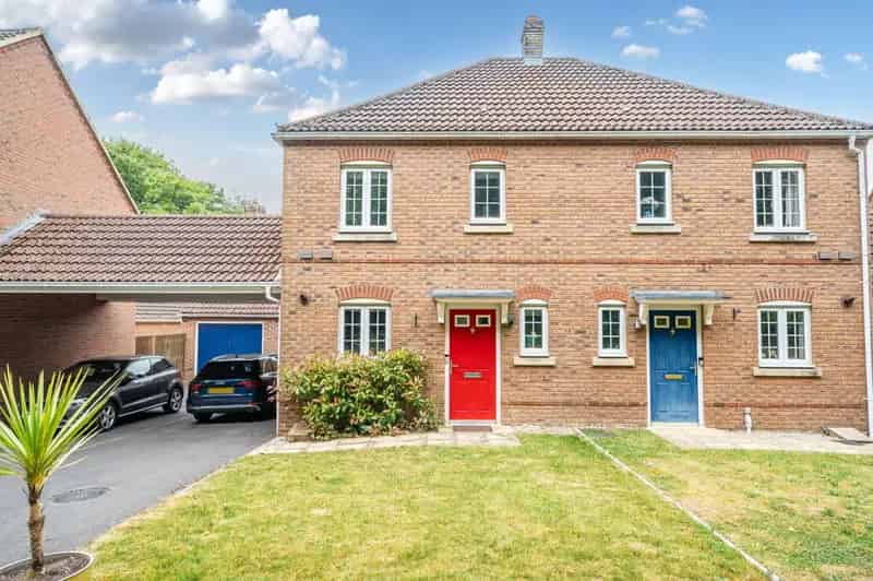 3 bedroom semi-detached house for sale