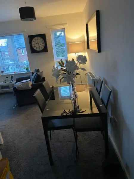 2 Double Bedroom First Floor Apartment Near Manchester Airport