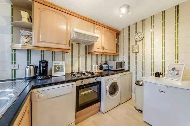 Flat to rent in Gloucester Terrace, Paddington, London W2