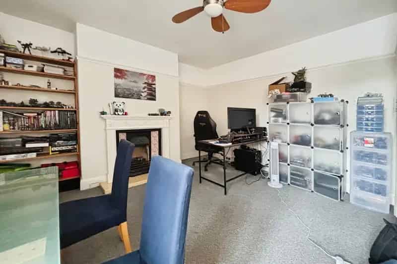 2 Bed Flat NE6 Modern Updated Spacious L-Shape Living Private Yard Parking
